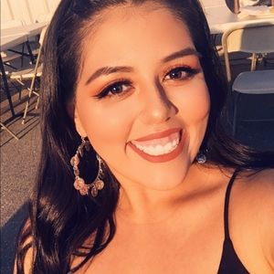 Meet your Posher, Deborah